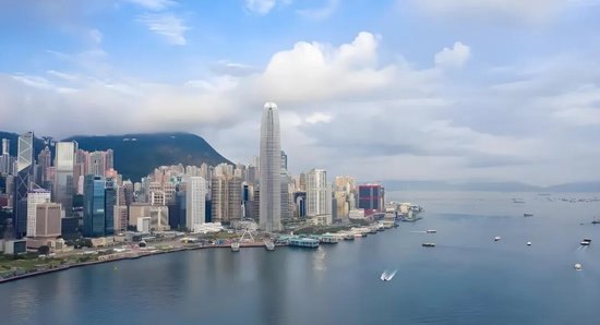 年内港股最大IPO，中际旭创估值重塑
